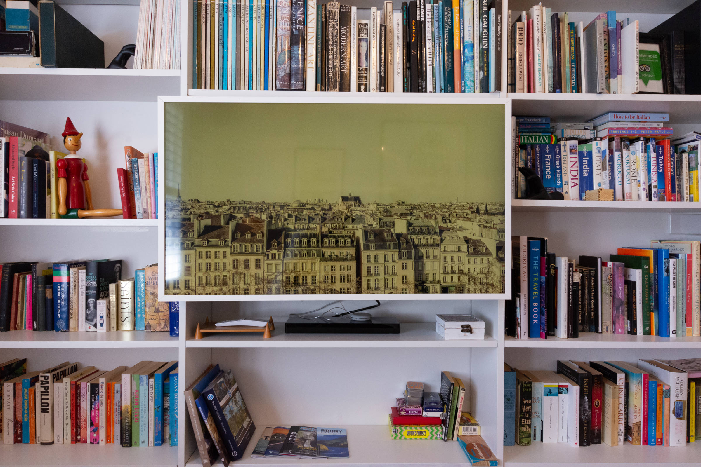 Close up of bookshelves. Photo: Oliver Berlin.