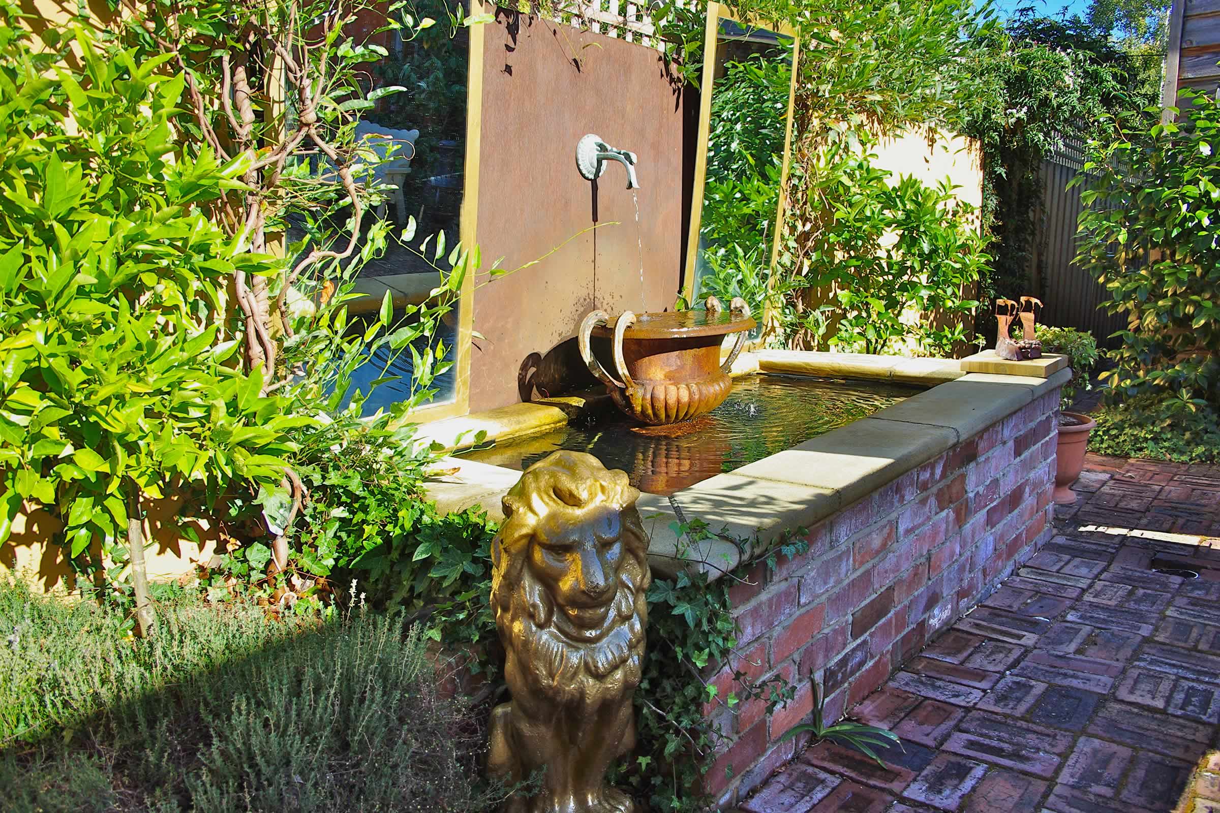 Fountain in the courtyard. Photo: Jasmin Latona.