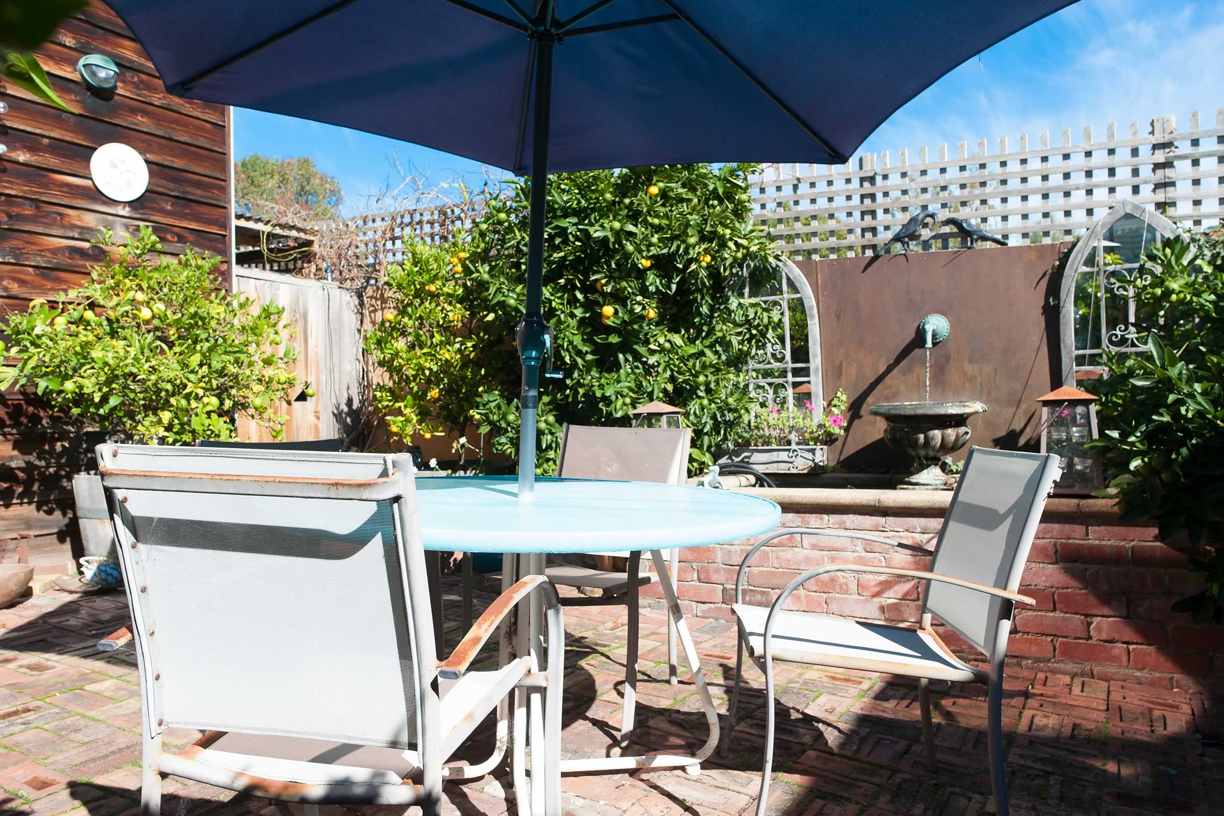Outdoor furniture. Photo: Oliver Berlin.